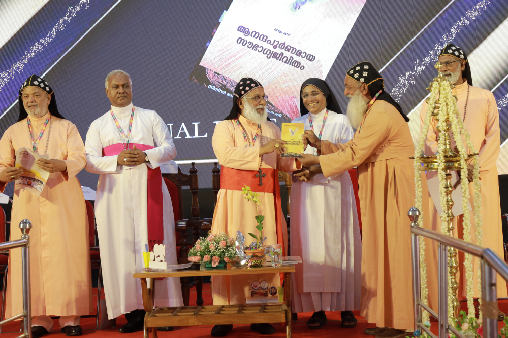 Cardinal Baselios Mar Cleemis, head of the Syro-Malankara Church, with Sr. Ardra Kuzhinapurathu, superior general of Bethany congregation, (center) at the centenary celebrations of the Bethany congregation in Thiruvananthapuram, capital of Kerala state, southwestern India. (Courtesy of Sr. Ardra Kuzhinapurathu)