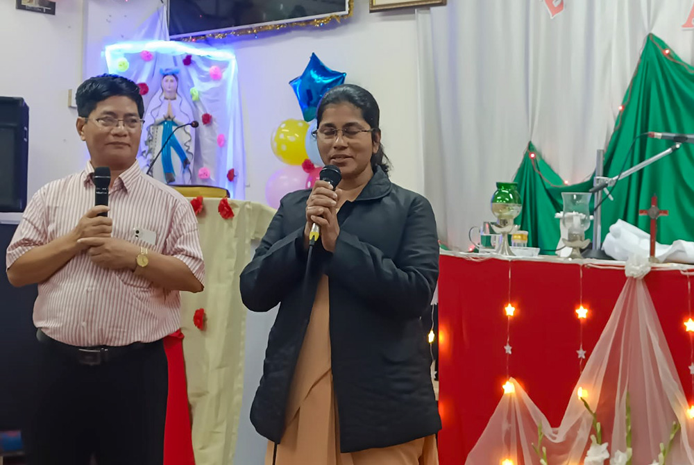Holy Cross Sr. Rani Punnaserril addresses a migrant conference in New Delhi. (Courtesy of Rani Punnasseril)