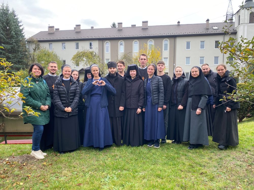 Los novicios participan en un evento Effata. El programa para jóvenes consagrados cobró mayor relevancia al comienzo de la invasión rusa a gran escala de Ucrania. (Foto: cortesía Scholastica Oleksandra Hulivata)