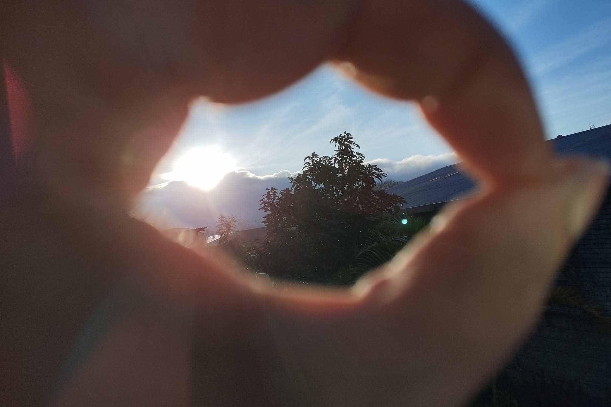 Contemplar un atardecer renueva la esperanza y la gratitud en la vida cotidiana de todas las misioneras y misioneros. (Foto: Vuelo en V) 