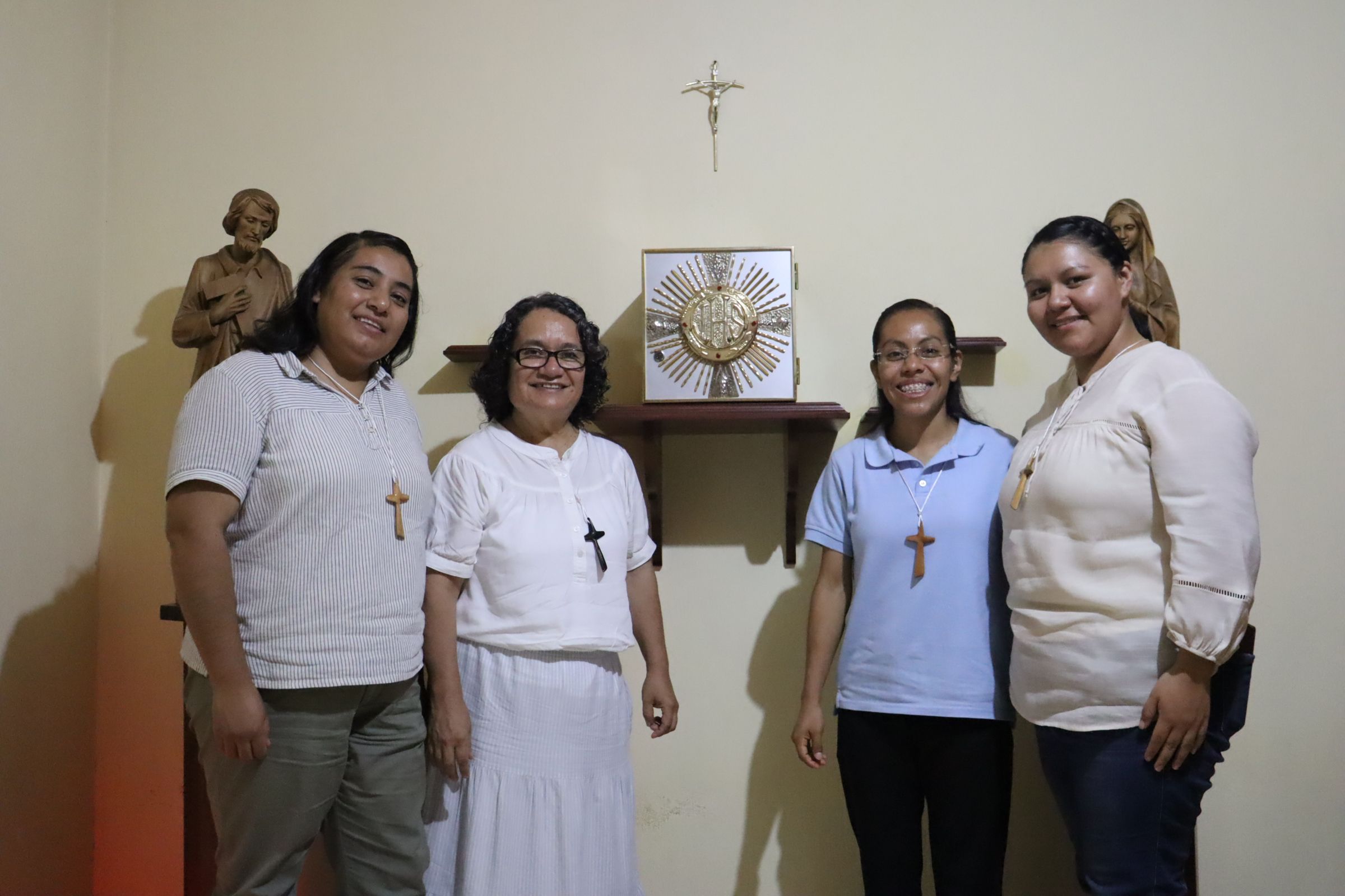 Hermanas de la Compañía María de Nazareth, de izquierda a derecha: Paola Cruz, Sanjuana “Lagos” Morales, Estrella Martínez y Monserrat Mendoza.