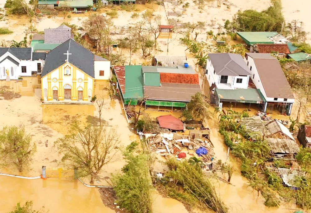 Du Uon chapel and other houses in Nghe An province were inundated on Sept. 30. (Courtesy of Lovers of the Holy Cross of Vinh)