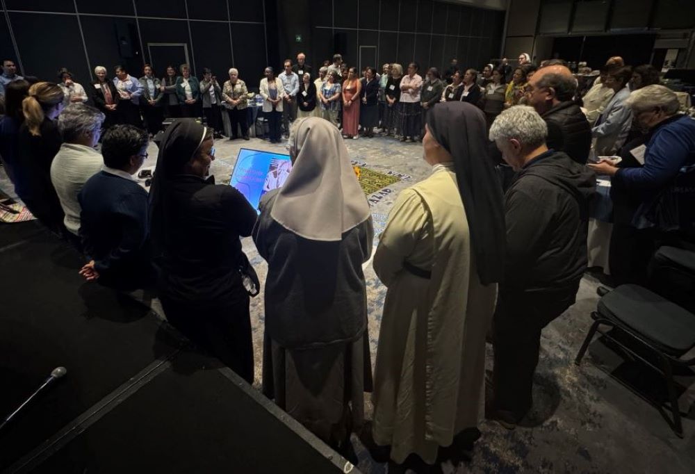 Hermanas y colaboradores se reúnen para rezar y reflexionar al final del encuentro de la Iniciativa de Hermanas Católicas de la Fundación Conrad N. Hilton, el 31 de octubre de 2025, en la Ciudad de México. (Foto: GSR/Rhina Guidos)