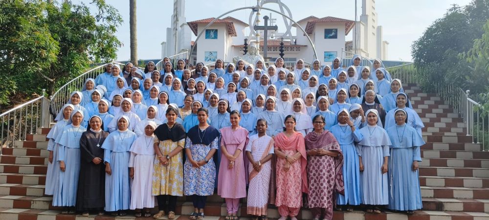 Several rows of nuns pose for group photo.