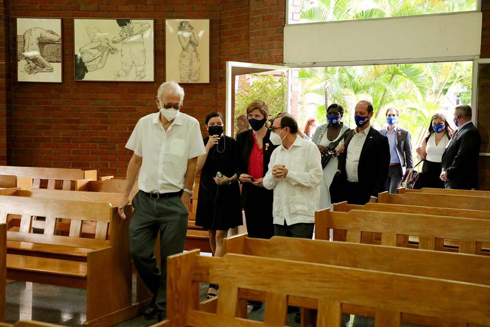Samantha Power (in red shirt), head of USAID, visits the chapel at Central American University in San Salvador, El Salvador, June 14. (Flickr/USAID) Samantha Power (in red shirt), head of USAID, visits the chapel at Central American University in San Salvador, El Salvador, June 14. (Flickr/USAID)