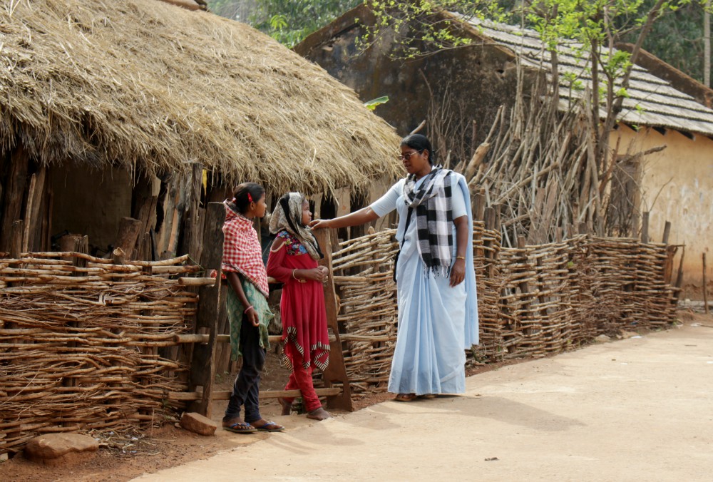 Sister Veronica visits a Ho tribal village. Motivating young girls and boys for education and employment is one of our main tasks in bringing about societal development. (Tessy Jacob)