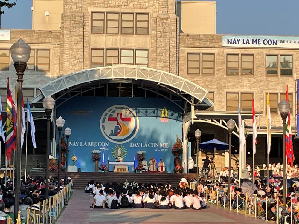 Marian Days participants watch Bishop Edward Rice of the Diocese of Springfield-Cape Girardeau celebrate the opening Mass of the festival in Carthage, Missouri, Aug. 4.