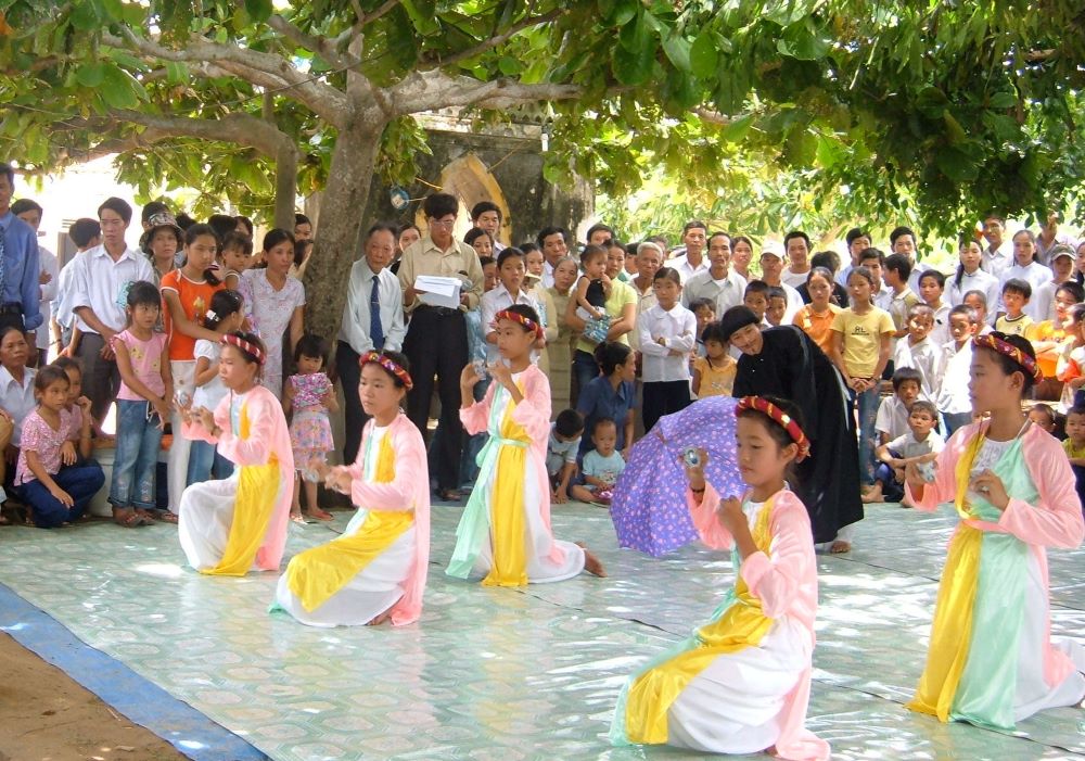 Children in traditional clothes do folk dances for the annual festival and honor Mother Mary on the feast of the Nativity of the Blessed Virgin Mary Sept. 8. It is organized by the Daughters of Our Lady of of the Visitation. (GSR photo/Joachim Pham)