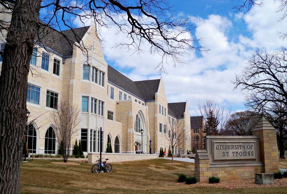 The campus of the University of St. Thomas in Minneapolis (Wikimedia Commons/AlexiusHoratius)