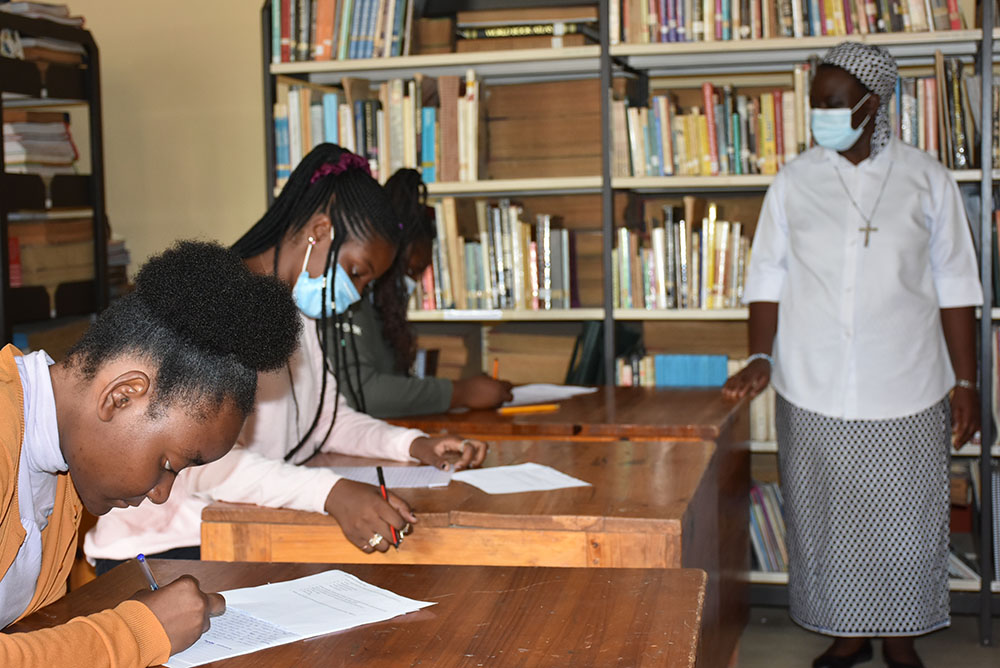 Sr. Beatrice Mwansa of the Daughters of the Redeemer teaches a journalism class at the Zambia Institute of Mass Communications in Lusaka. (Derrick Silimina)