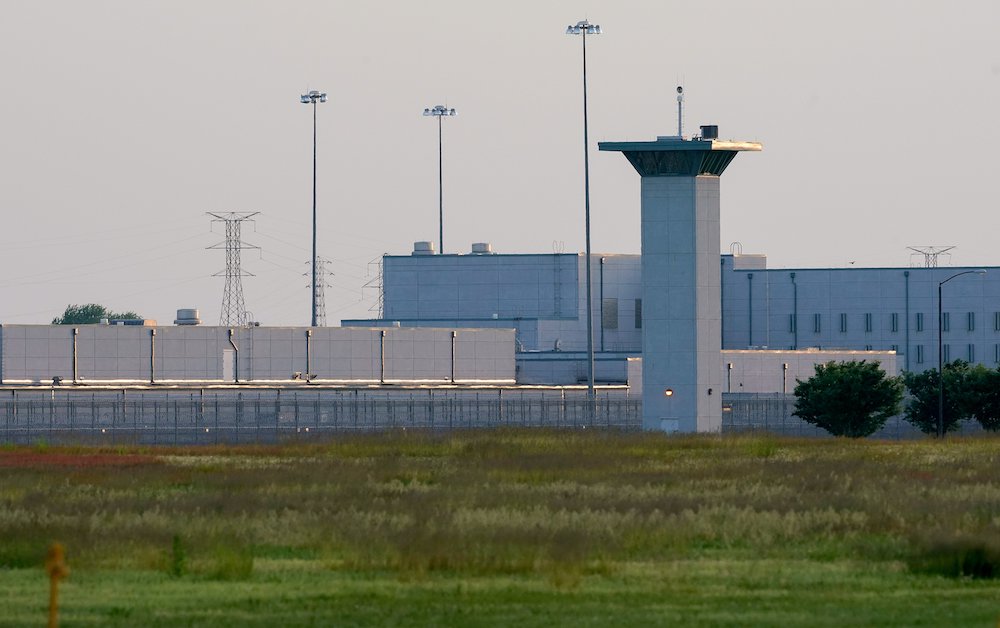 Centro Correccional Federal en Terre Haute, Indiana, el 22 de mayo de 2019. Orlando Hall, de 49 años, fue ejecutado aquí poco antes de la medianoche del 19 de noviembre de 2020. Un día antes, un tribunal federal de apelaciones se negó a retrasar su ejecución; él era uno de los cinco hombres condenados en 1994 por secuestrar y violar a una adolescente antes de enterrarla viva. (Foto: CNS/Reuters/Bryan Woolston)