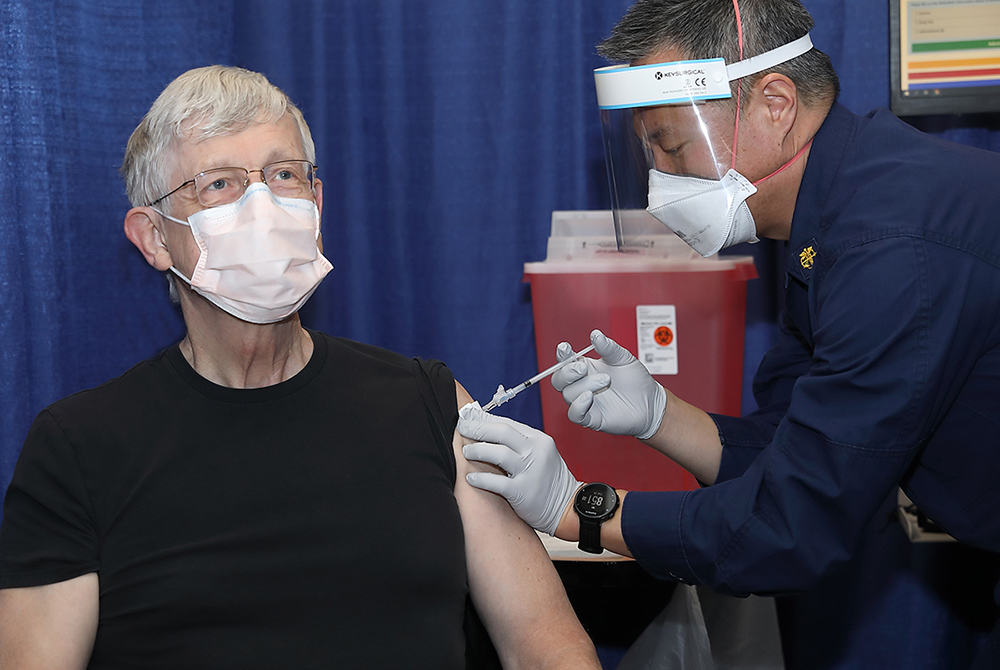 Dr. Francis Collins, director of the U.S. National Institutes of Health, receives his second dose of the COVID-19 vaccine at the NIH Clinical Center. (Courtesy of National Institutes of Health) Dr. Francis Collins, director of the U.S. National Institutes of Health, receives his second dose of the COVID-19 vaccine at the NIH Clinical Center. (Courtesy of National Institutes of Health)