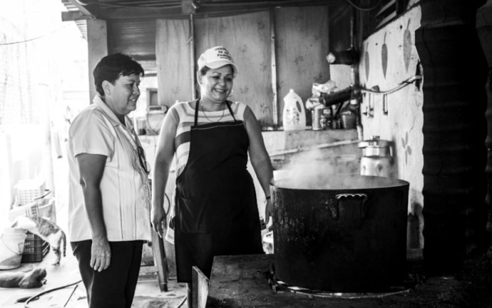 Guardian Angel Sr. Lorena Hernández Jiménez visits with a volunteer in the kitchen at the Albergue Hermanos en el Camino in Ixtepec, Mexico.