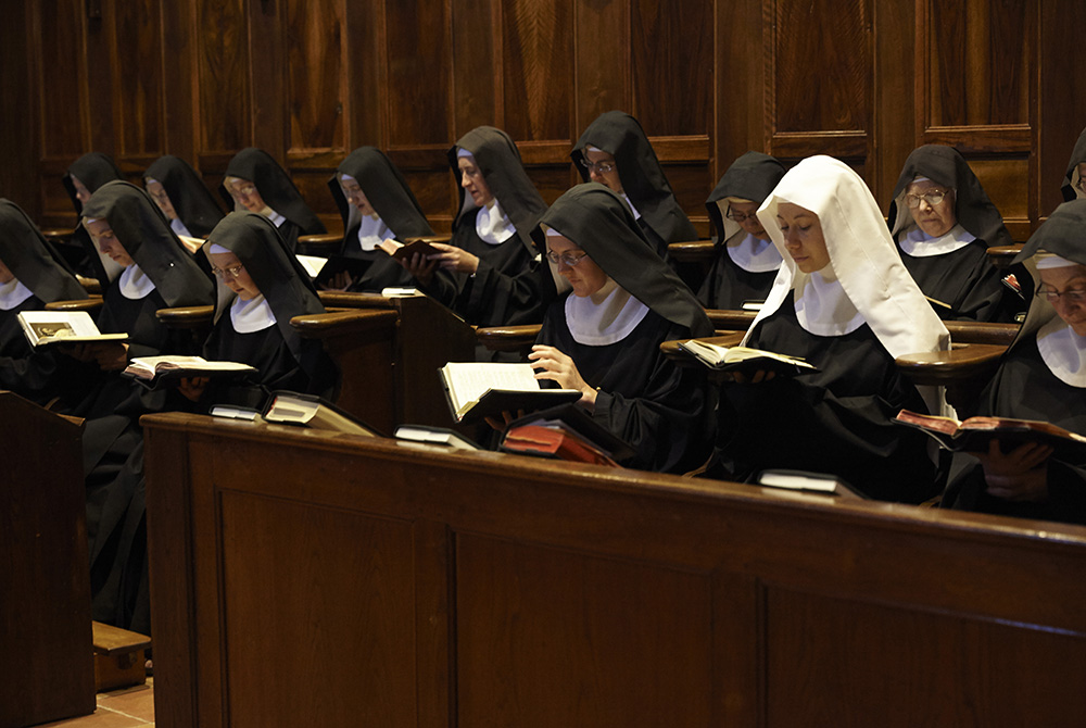 Benedictine sisters in the church of Abbaye Notre-Dame de Fidélité de Jouque (Courtesy of Abbaye Notre-Dame de Fidélité de Jouques)