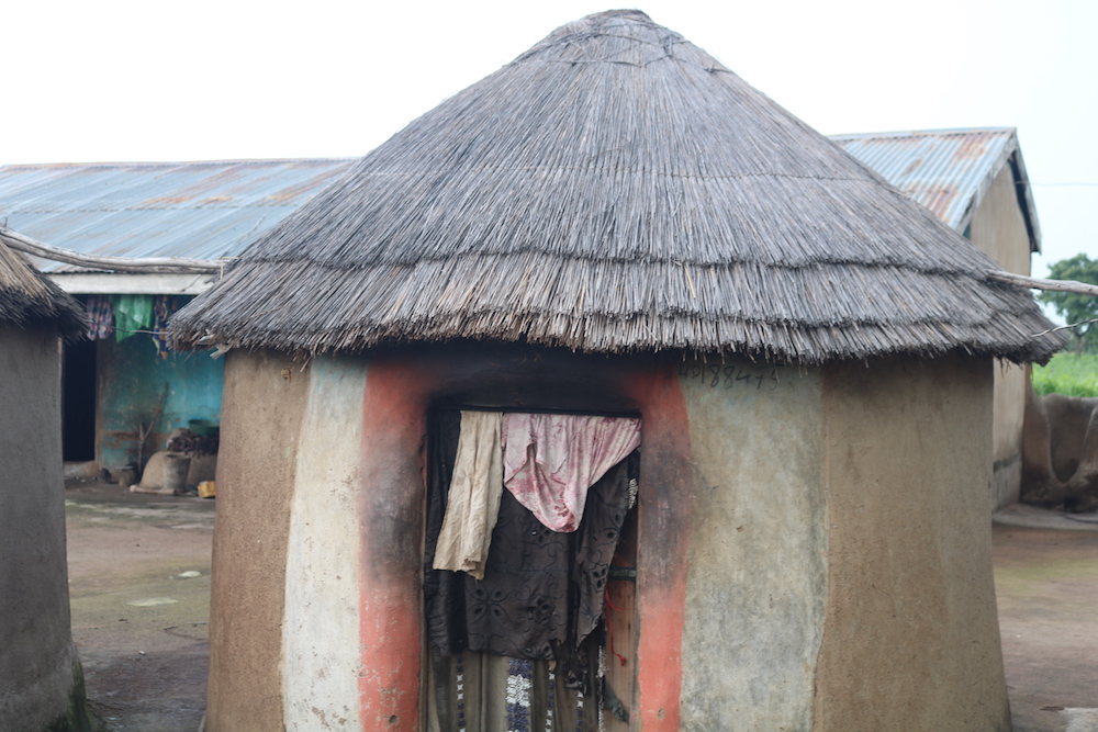 En chozas de barro viven las mujeres acusadas de practicar brujería en el campamento de Gushegu, en el norte de Ghana. (Foto: Doreen Ajiambo)