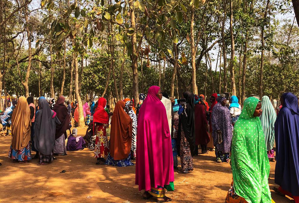 A group of women gather outside Area 1 IDP Camp for internally displaced persons in Abuja, Nigeria. (Chinedu Asadu) A group of women gather outside Area 1 IDP Camp for internally displaced persons in Abuja, Nigeria. (Chinedu Asadu)