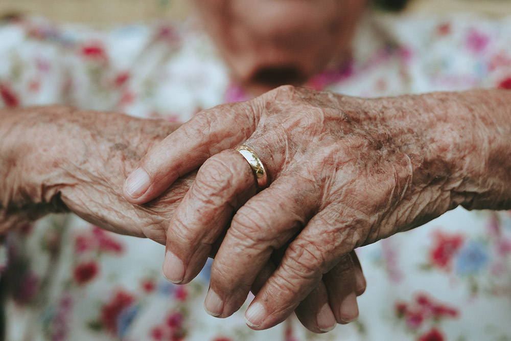 Elderly woman's hands (Unsplash/Eduardo Barrios)