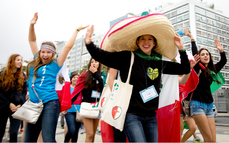 World Youth Day pilgrims from Mexico are seen in Rio de Janeiro in this 2013 file photo. (CNS/Tyler Orsburn)