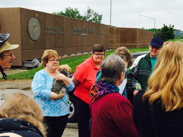 Activists gather outside soon to close plant (photos by Tom Fox)