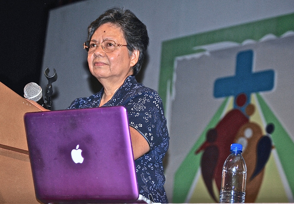 Cenacle Sr. Marlen Java talked to catechists and educators about "Faces of the Family: The Overseas Filipino Workers Challenge" in Paco Catholic School on May 13, the start of the Asian Conference on the Family. (N.J. Viehland)