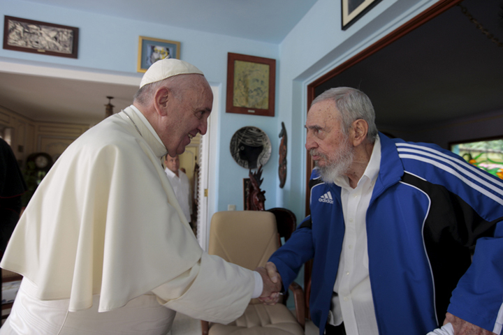 Pope Francis meets with former Cuban President Fidel Castro in Havana, Cuba, on September 20, 2015. (REUTERS/Alex Castro-Castro Family/Handout via Reuters)