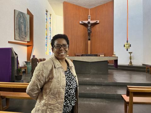 Hna. Ruperta Palacios Silva en la capilla del edificio de la Dimensión Episcopal de Pastoral Social de la Conferencia del Episcopado Mexicano en la Ciudad de México. 