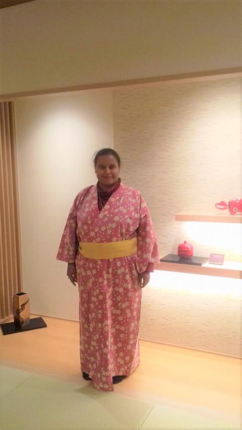 La Hna. Sandra Sierra, integrada a una nueva cultura, lleva puesta una yukata japonesa. (Foto: cortesía Sandra M. Sierra F.)