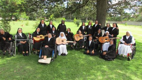 A communal gathering in the home where older sisters of the congregation of the Servants of the Sacred Heart of Jesus and the Poor are cared for. The house is called Quinta de las Rosas, in the city of Puebla, Mexico. (Courtesy of Virginia Vargas)