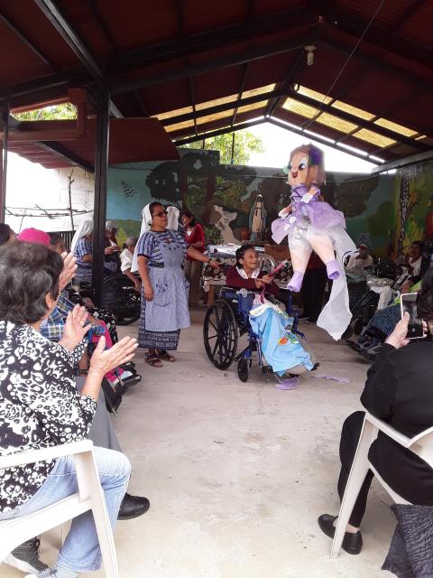 Hermanas Misioneras de la Eucaristía se han formado en catequesis y han abierto varias comunidades de misión en zonas apartadas de Guatemala. (Foto: cortesía Hermanas Misioneras de la Eucaristía en Facebook). 