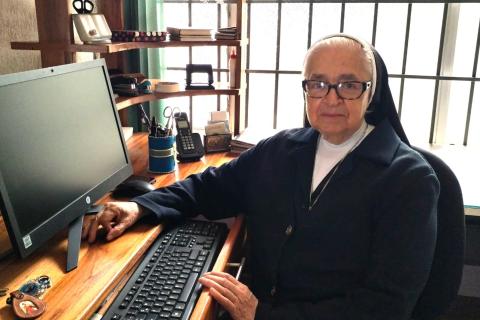 Sr. Elizabeth Carranza Sanchez at computer