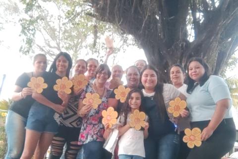 Mujeres migrantes venezolanas construyen un espacio de encuentro en Puraquecara, Manaus, Brasil. (Foto: cortesía Dora Orlik) 