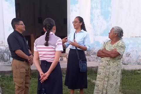 Carolina Rivera en un encuentro con agentes de pastoral durante una misión en Amarateca, Francisco Morazán, Honduras. (Foto: Glenda Suray Oviedo Urquía)