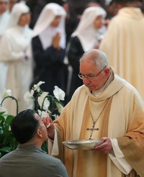 Los Angeles Archbishop José Gomez distributes Communion at a Mass at the Cathedral of Our Lady of the Angels in Los Angeles June 22, 2025, during the National Eucharistic Pilgrimage. (OSV News/Bob Roller)
