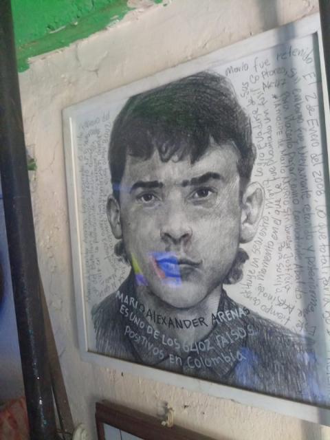 Mario Alexánder Arenas, hermano de Cecilia Arenas, fue una de las aproximadamente 6402 víctimas del escándalo de los 'falsos positivos' en Colombia, en el que civiles fueron asesinados por el ejército y presentados como guerrilleros para inflar las estadísticas de combate y obtener incentivos del Estado. (Foto: cortesía Cecilia Arenas)