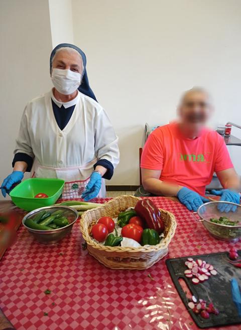 The culinary activities organized by the sisters and staff with psychiatric patients offer much more than just a cooking workshop. They allow patients to express themselves, have fun, feel valued, and enjoy moments of sharing. (Courtesy of Hôpital Psychiatrique de la Croix)