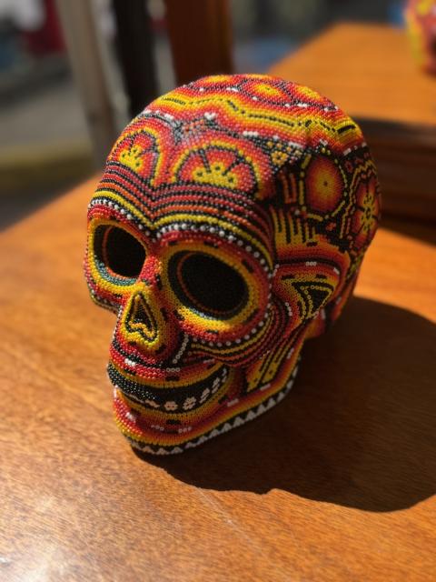 Artesanía alusiva al Día de los Muertos en Ciudad de México. (Foto: Helga Leija/GSR en español)