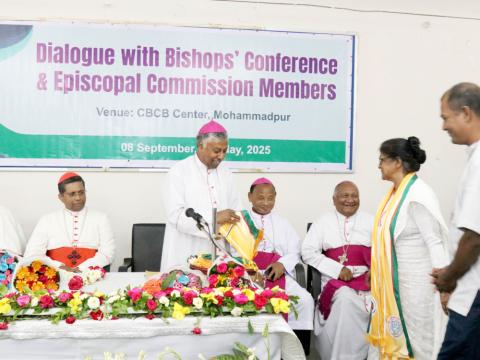 Sr. Reba Veronica D'Costa speaks to the Vatican team and members of the Catholic Bishops' Conference of Bangladesh. (Stephan Uttom Rozario)