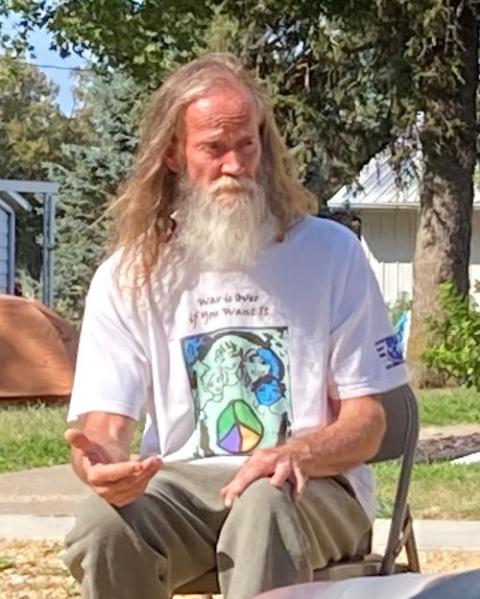 Mike Miles of Anathoth Catholic Worker Farm in Wisconsin leads a roundtable discussion during the Sept. 17-19 Sugar Creek Catholic Worker gathering. (Jeannine M. Pitas)