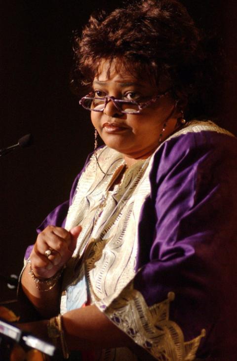 Sr. Anita Baird, a member of the Daughters of the Heart of Mary, addresses the National Black Catholic Congress in Chicago Aug. 30, 2002. (CNS/Northwest Indiana Catholic/Karen Callaway)