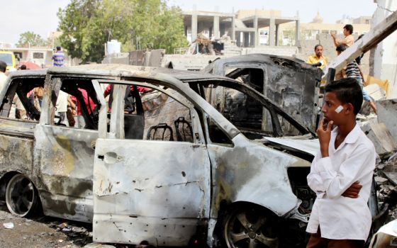 People inspect the damages after a car bombing March 13 in Aden, Yemen. (CNS/Reuters/Fawaz Salman)