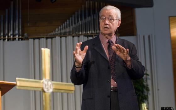 Dallas Willard gives a Ministry in Contemporary Culture Seminar at the George Fox Evangelical Seminary in Portland, Oregon, in 2008. (Wikimedia Commons/Loren Kerns)