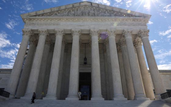 Edifice of U.S Supreme Court building.