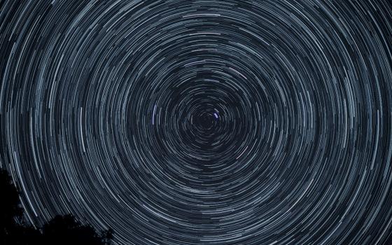 Time-lapse photograph of stars orbiting in a night sky (Unsplash/Patrick McManaman)
