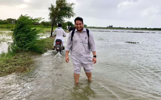 Columban Fr. Pat Visanti visits villages in Badin parish, Sindh province, Aug. 25. (Courtey of  Liam O'Callaghan)