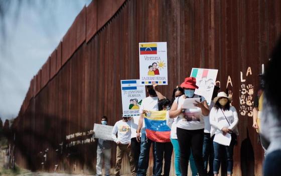 Asylum seekers from Mexico, Cuba, Venezuela and Honduras share their stories at the #SaveAsylum protest August 21 in Nogales, Sonora, Mexico (Kino Border Initiative)