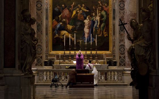 The Altar of the Transfiguration in St. Peter's Basilica at the Vatican in February 2013 (Wikimedia Commons/Westerdam)