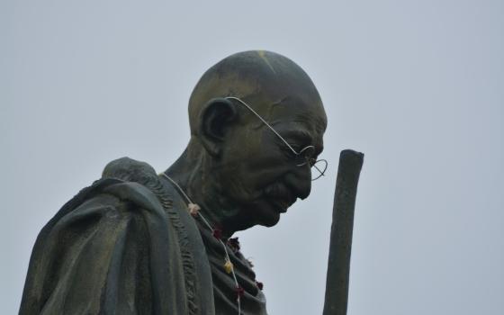 Statue of Mahatma Gandhi (Pixabay/Naeimasgary)