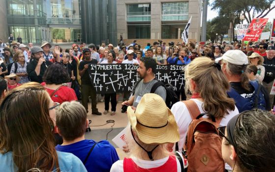 Protesting Operation Streamline at the Federal Courthouse in Tucson, Arizona (Eileen Harrington, CoL)