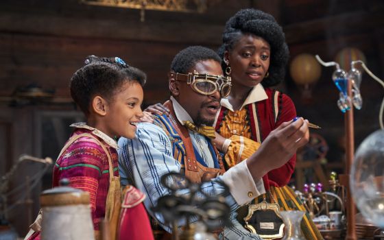 Dianna Babincova as Young Jessica, Justin Cornwell as Young Jeronicus and Sharon Rose as Joanne in "Jingle Jangle: A Christmas Journey" (Netflix)