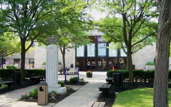 The main entrance to Niagara University´s Gallagher Center, which houses athletics offices and basketball courts (Wikimedia Commons/Banderas)